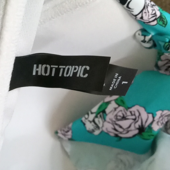 Hot Topic Turquoise Skull and Roses Ruffle Bandeau Swim Top - Picture 4 of 10